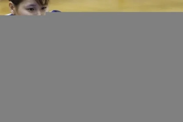曼达利卡雨战巴尼亚亚与马丁争夺冠军的战术博弈与关键转折分析