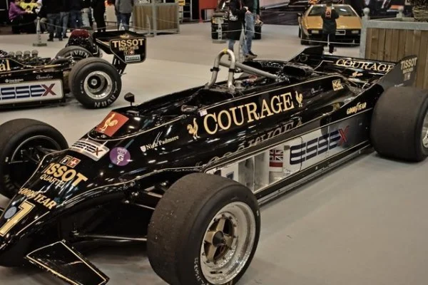 F1阿布扎比大奖赛博托莱托新秀赛季表现与奥迪车队前景分析